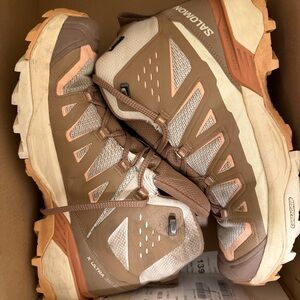 Salomon Hiking Boots (Women’s 9)